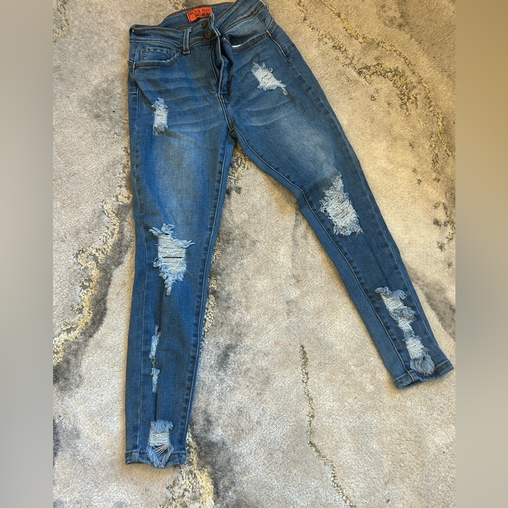 Women’s Ripped Butt Lifting Skinny Jeans
